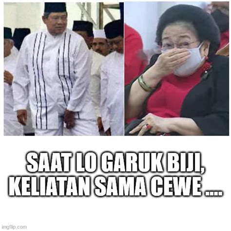 Siapa yang pernah garuk biji depan cewe ? - 9GAG