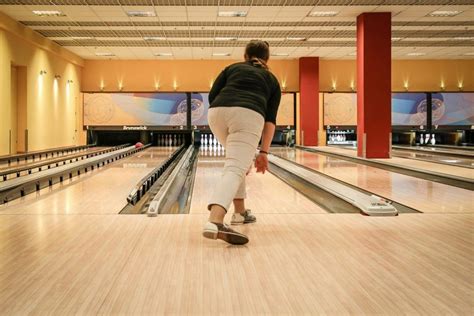 Best Bowling Tips and Tricks for Beginners | Land of Bowling