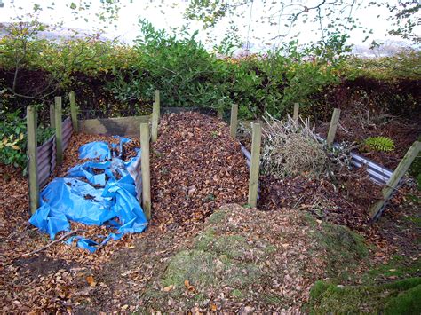 How to Make a Compost Heap: Recycling your Grass Cuttings and Much More | Lawns For You