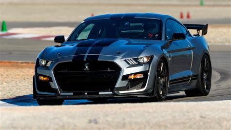 Download Vehicle Ford Mustang Shelby GT500 4k Ultra HD Wallpaper