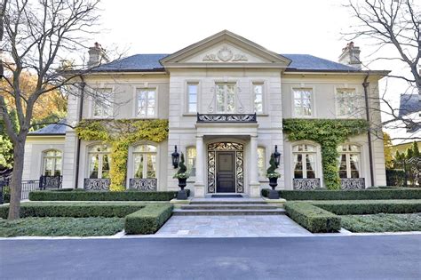 Luxury home sales plummeted in Toronto last year