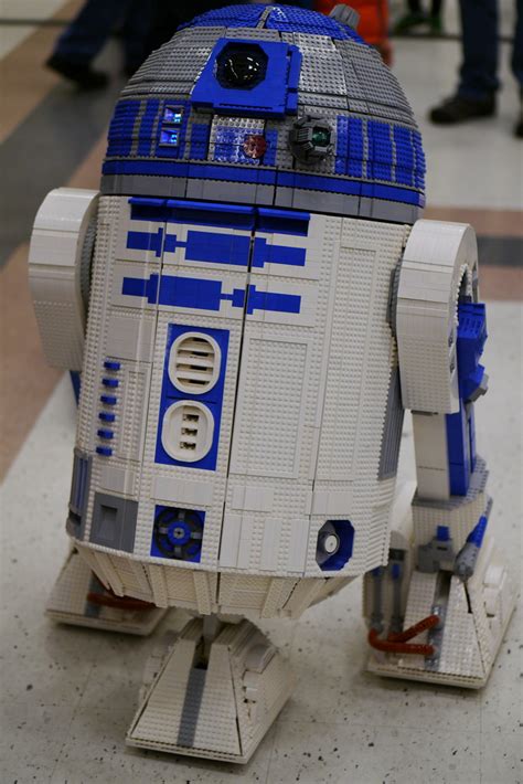 P1280745 | LEGO R2D2 (lifesize) LEGO Brickcon Seattle 2015 | Brian | Flickr