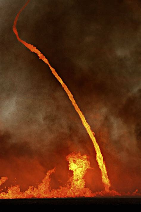 Fire whirl | Tornado de fuego, Arte de la naturaleza, Tornados