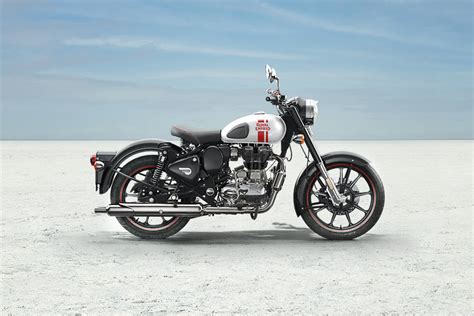 Royal Enfield Classic 350 Chrome Black Price, Images, Mileage, Specs ...