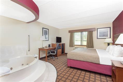 AmericInn by Wyndham Burlington | Burlington, WI Hotels