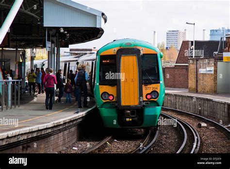 Clapham junction railway station Stock Photo - Alamy