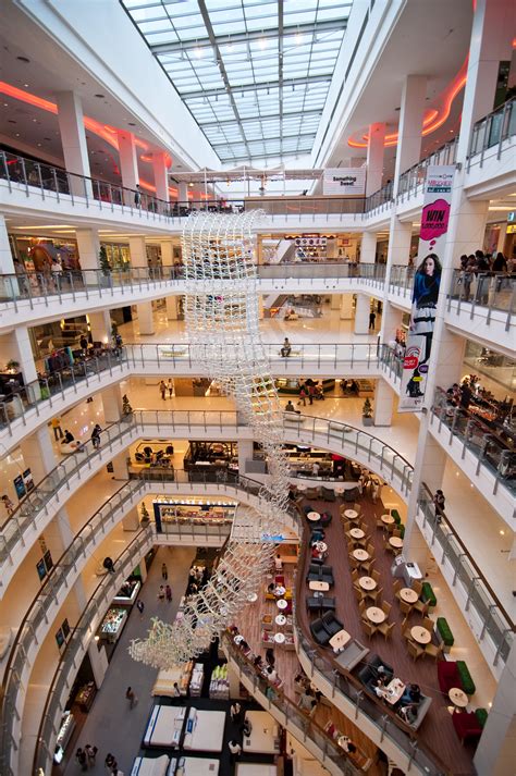 File:CentralWorld Atrium Zone.jpg - Wikimedia Commons