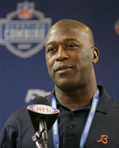 Lovie Smith Wants Better Deal From Bears - CBS News