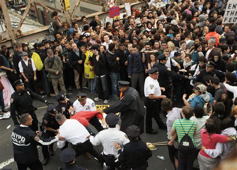 700 arrested at Brooklyn Bridge protest - CBS News