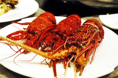 DUDE FOR FOOD: Awesome Lobster Buffet at Diamond Hotel's Corniche