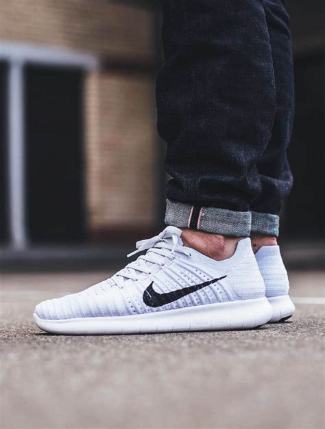 NIKE Free Run Flyknit White × Pure Platinum | SOLETOPIA