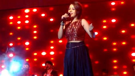 Latest Sunidhi Chauhan ! Live Concert Pune ! Ishq Sufiana -Hindi Song ...