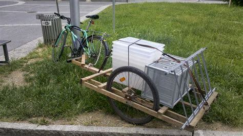 The DIY Bicycle Blog: Using my homemade bike trailer for moving across town.
