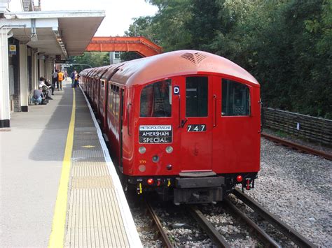 http://upload.wikimedia.org/wikipedia/commons/7/7e/London_Underground_1938_Stock_at_Ame ...