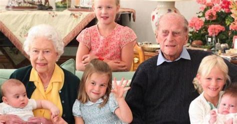 Prince Philip and All His Great-Grandchildren Pictures in New Family Photo