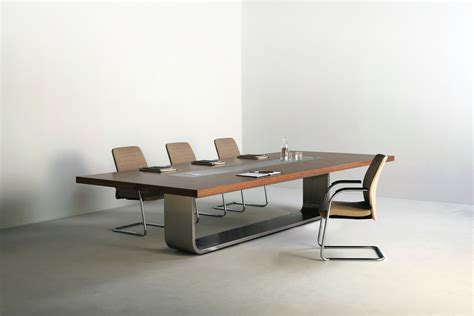 Modern Conference Room Table - Ambience Doré