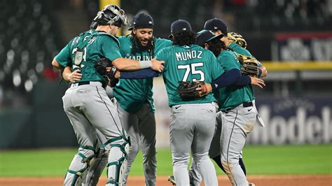 MLB: Mariners beat White Sox 6-3 to match season high with 8th straight ...