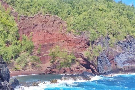 Red sand beach of Maui is Kaihalulu Beach 🌴 Danger?! Is it a dangerous ...