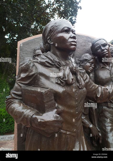 Harriet tubman bronze statue hi-res stock photography and images - Alamy