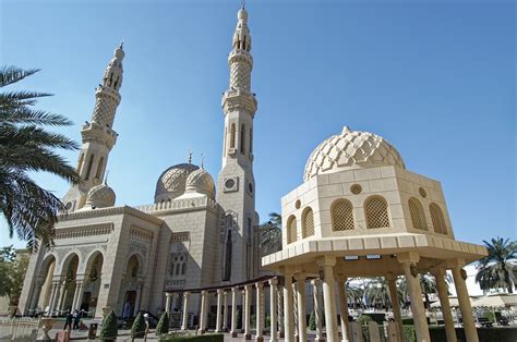 Things to Know about Dubai’s Jumeirah Mosque - Dubai Blog