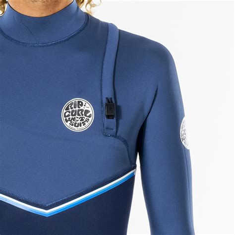 A guide to back zip, chest zip, and zipperless wetsuits