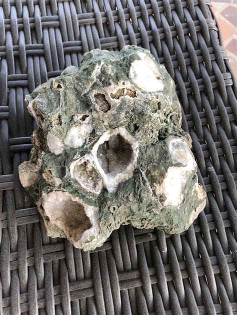 Green Rocks, Collected in Central Kentucky (Knobs Region) : r/whatsthisrock