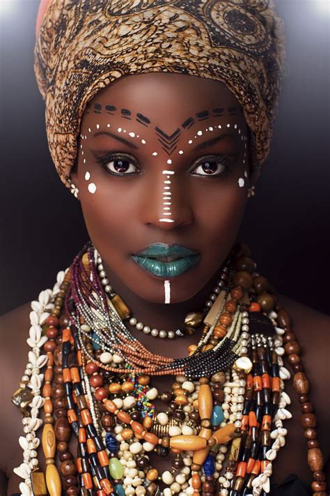 rokhaya ethnique portrait | Maquillage africain, Maquillage ethnique, Maquillage tribal