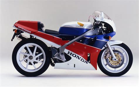 La Honda RC30 : La sportive échappée des paddocks | Belles Machines