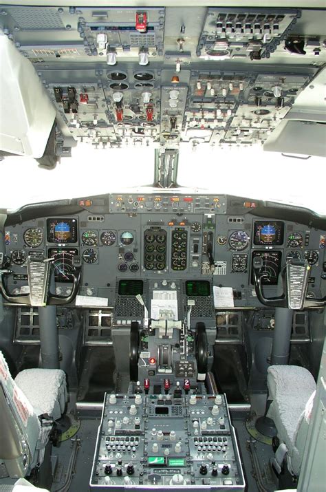 Boeing 737-300 cockpit, plain view | Aviation airplane, Aircraft engine, Helicopter cockpit