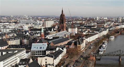 Frankfurt Cathedral Tower - Photo Location for Instagram - Visitor Tip