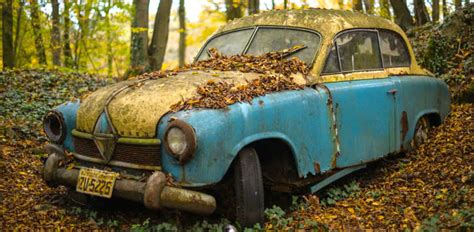 13 Photos Of Eerie Abandoned Cars | LittleThings.com