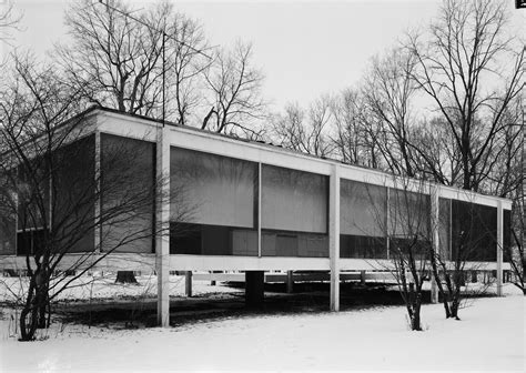 File:Mies van der Rohe photo Farnsworth House Plano USA 9.jpg ...