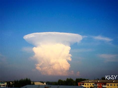 Giant nuclear bomb anvil cloud terrifies residents of a Siberian town - Strange Sounds