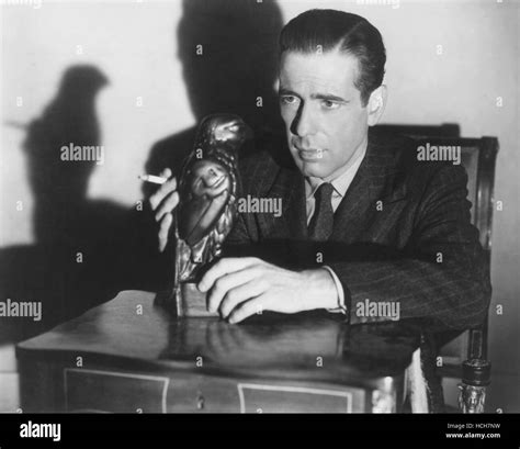 MALTESE FALCON, Humphrey Bogart, 1941 Stock Photo - Alamy