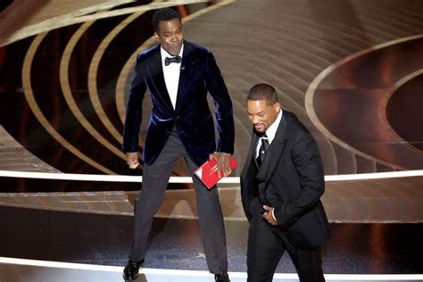 Inside look at Will Smith slapping Chris Rock at Oscars 2022 | EW.com