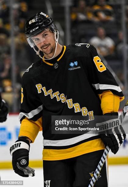 1,691 Erik Karlsson Penguins Stock Photos, High-Res Pictures, and ...