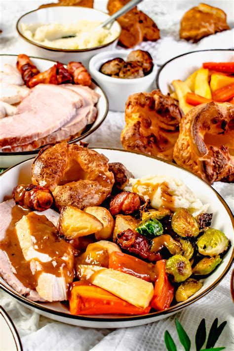 Christmas Dinner For Two People - 21 things British people only do when it's Christmas ...