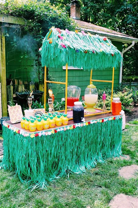 Luau party decorations, Hawaiian party decorations, Luau party