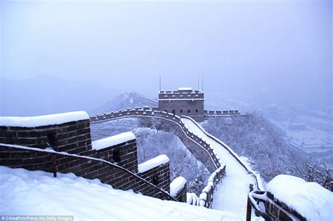 Stunning images show the Great Wall of China in a blanket of snow ...