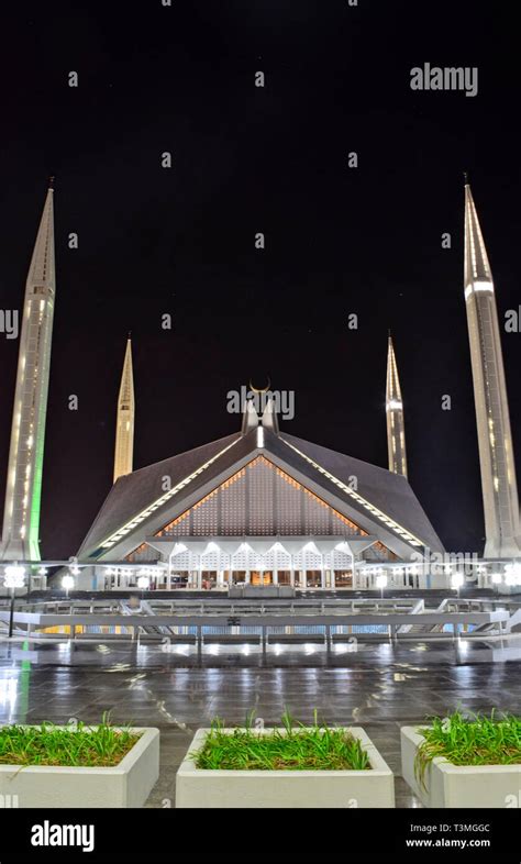 Shah Faisal Mosque at night in Islamabad Pakistan Stock Photo - Alamy