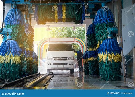 Conservative Automatic Carwash Machine with Sunlight Effect, Van ...