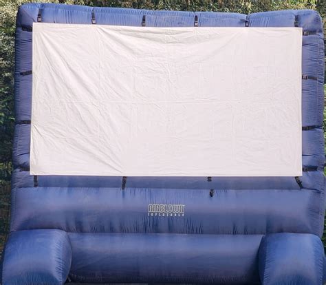 Inflatable projector screen