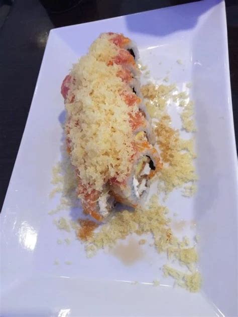 Now this is a delicious roll with tempura flakes on top. Yum! | Food ...