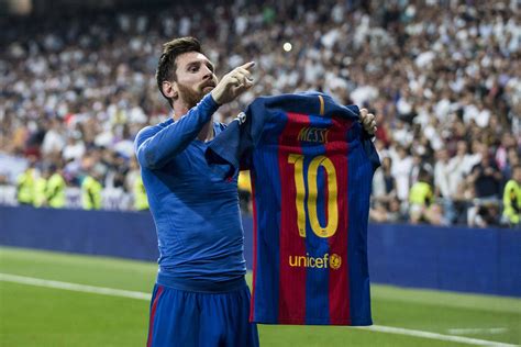 Fan amazes Lionel Messi with giant El Clasico celebration tattoo ...