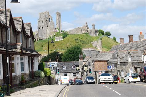 Corfe Castle (village) 20 © Barry Shimmon cc-by-sa/2.0 :: Geograph Britain and Ireland