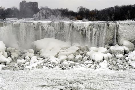 Niagara Frozen