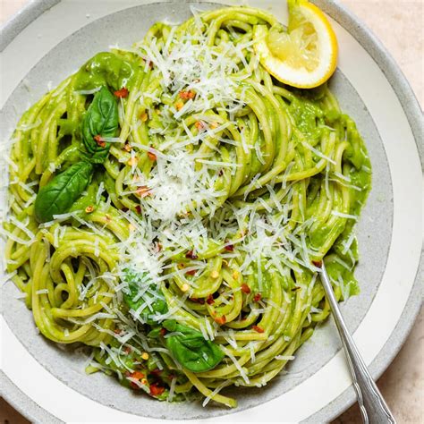 Spinach Green Pasta Sauce - The Healthful Ideas