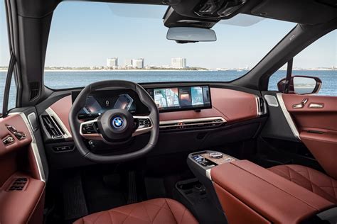 BMW Announces iDrive 8 With Curved Displays, Upgraded Assistant, Modern ...