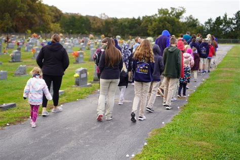 PHOTOS: Mary’s Home students visit Our Lady of the Snows Cemetery | The Catholic Missourian