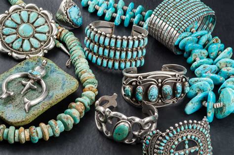 How to Wear Turquoise Jewelry and Look Modern? - Santayana